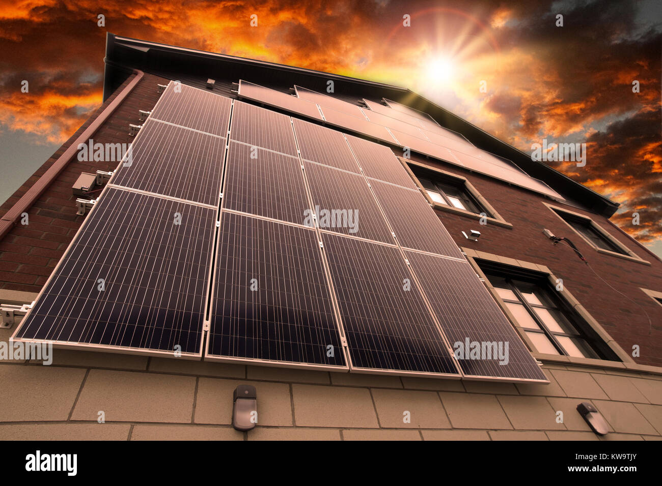 Laval,Canada,23,Février 2013.Close-up of a solar-powered house.Credit:Mario Beauregard/Alamy Live News Banque D'Images