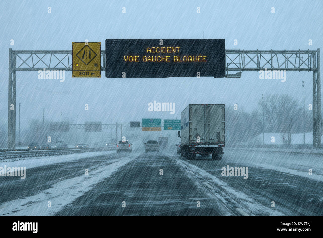 Montréal,Canada,2,Février 2015.Québec hiver Tempête sur occupation autoroute.Credit:Mario Beauregard/Alamy Live News Banque D'Images