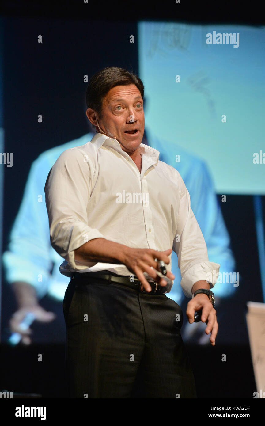 MIAMI, FLORIDE - le 17 septembre : la motivation, Jordan Belfort s'exprimant lors de son séminaire "Le pouvoir de la persuasion en utilisant le loup de Wall Street's Ligne droite Système' le 17 septembre 2014 à Fort Lauderdale, en Floride. People : Jordan Belfort Banque D'Images