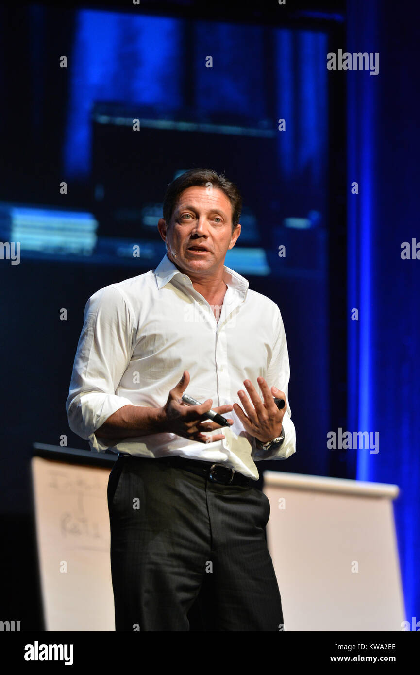 MIAMI, FLORIDE - le 17 septembre : la motivation, Jordan Belfort s'exprimant lors de son séminaire "Le pouvoir de la persuasion en utilisant le loup de Wall Street's Ligne droite Système' le 17 septembre 2014 à Fort Lauderdale, en Floride. People : Jordan Belfort Banque D'Images