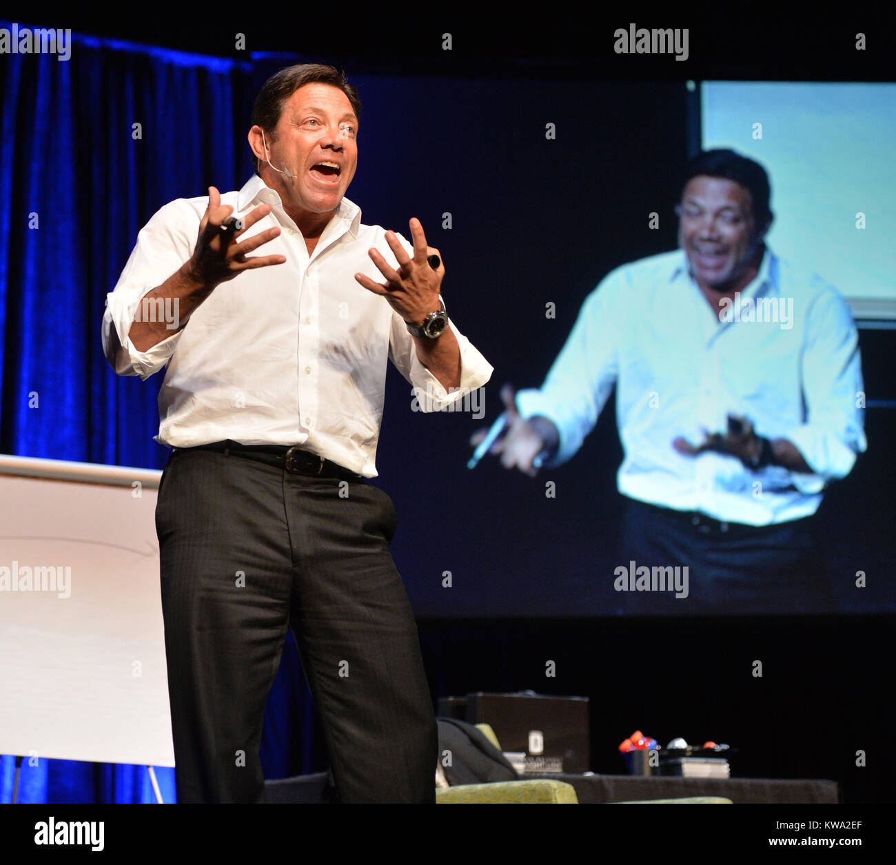 MIAMI, FLORIDE - le 17 septembre : la motivation, Jordan Belfort s'exprimant lors de son séminaire "Le pouvoir de la persuasion en utilisant le loup de Wall Street's Ligne droite Système' le 17 septembre 2014 à Fort Lauderdale, en Floride. People : Jordan Belfort Banque D'Images