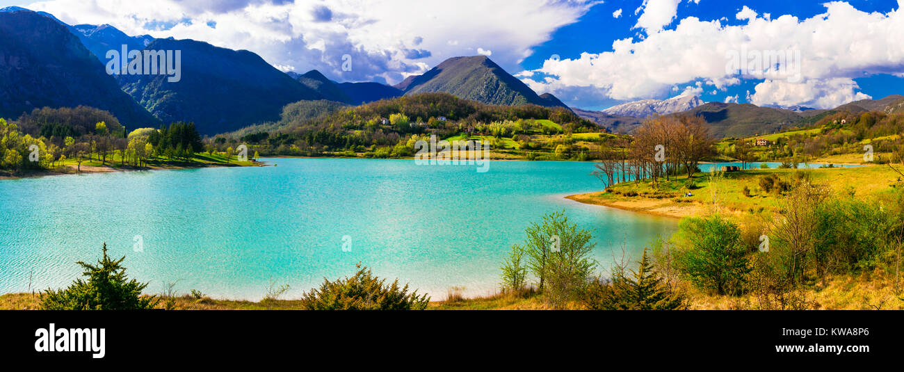 Impressionnant Castel San Vincenzo lake,vue panoramique,Molise,italie. Banque D'Images