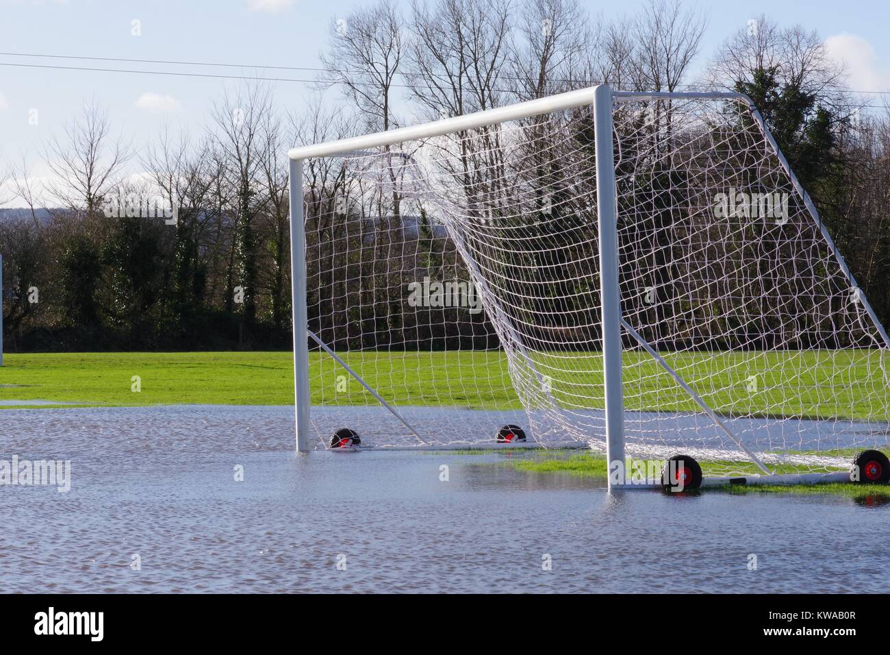 Terrain de football inondées à Duckes pré. Terrain de sport de l'Université d'Exeter, Devon, hiver 2017. Banque D'Images