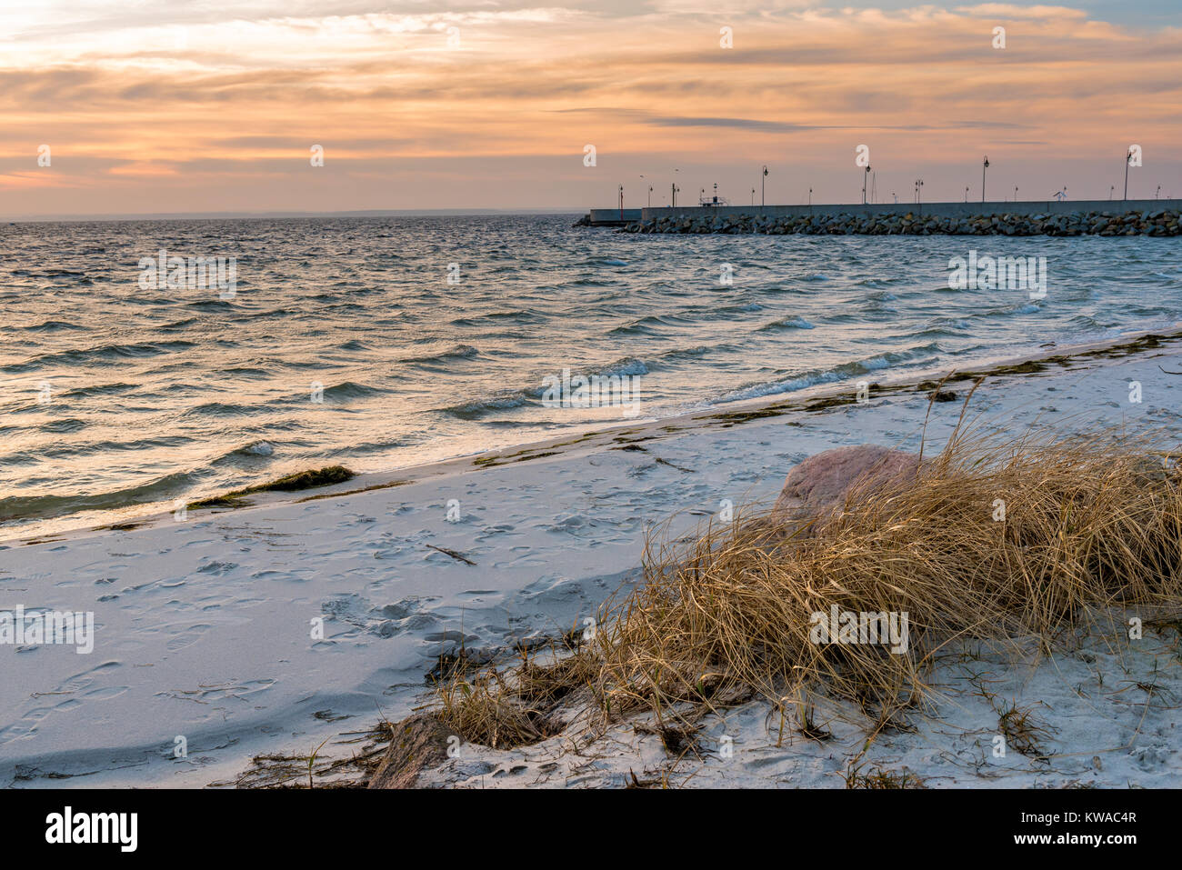Plage de sable fin et la mer Baltique. La Péninsule de Hel, Pologne. Banque D'Images