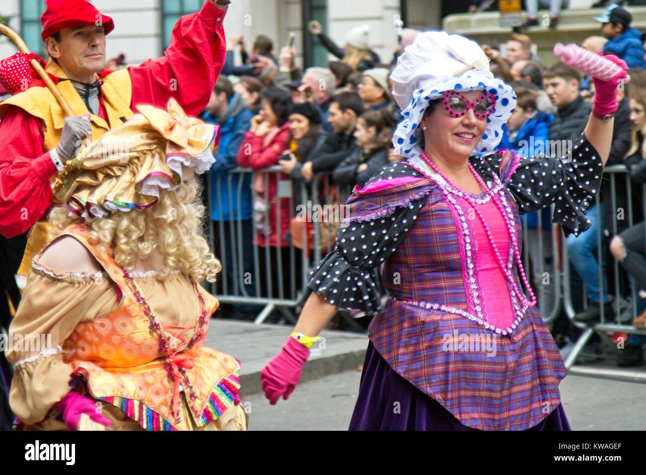 Londres, Royaume-Uni. 1er janvier 2018. Des milliers d'artistes du monde entier ont participé au 32e congrès annuel à thème showtime Londres défilé du Nouvel An 2018, LNYDP, à Londres, au Royaume-Uni. Crédit : N Le Pape - Editorial/Alamy Live News. Banque D'Images