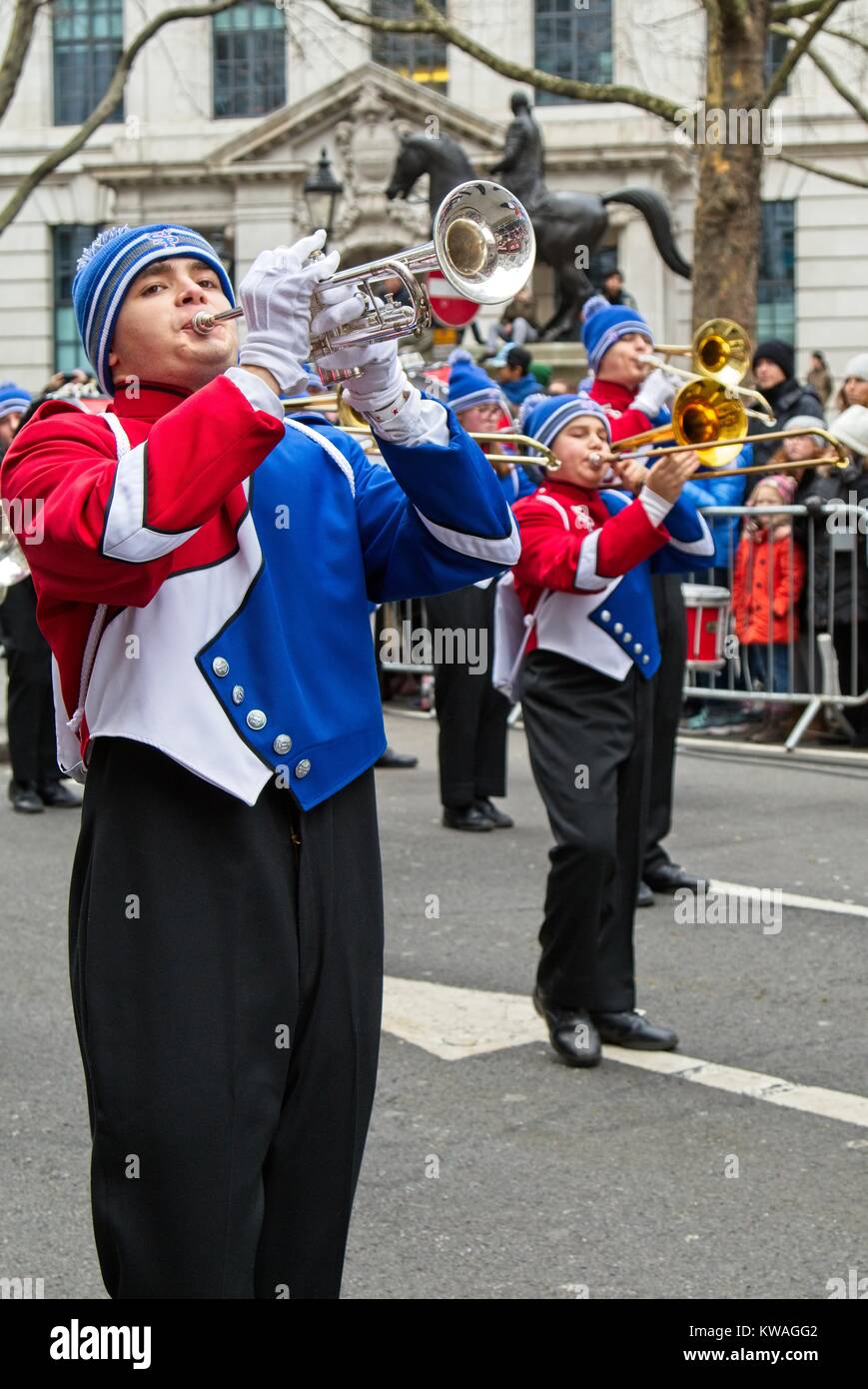 Londres, Royaume-Uni. 1er janvier 2018. Des milliers d'artistes du monde entier ont participé au 32e congrès annuel à thème showtime Londres défilé du Nouvel An 2018, LNYDP, à Londres, au Royaume-Uni. Crédit : N Le Pape - Editorial/Alamy Live News. Banque D'Images