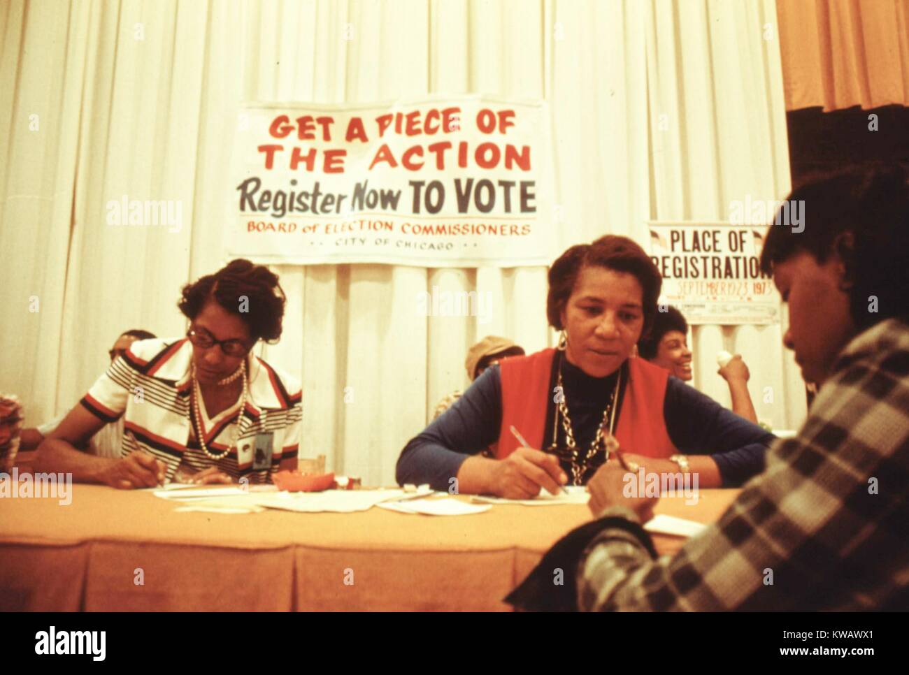 Campagne d'inscription à la Black Expo, Chicago, Illinois, 1973. Image courtoisie John White/US National Archives. L'image de courtoisie des Archives nationales. Banque D'Images