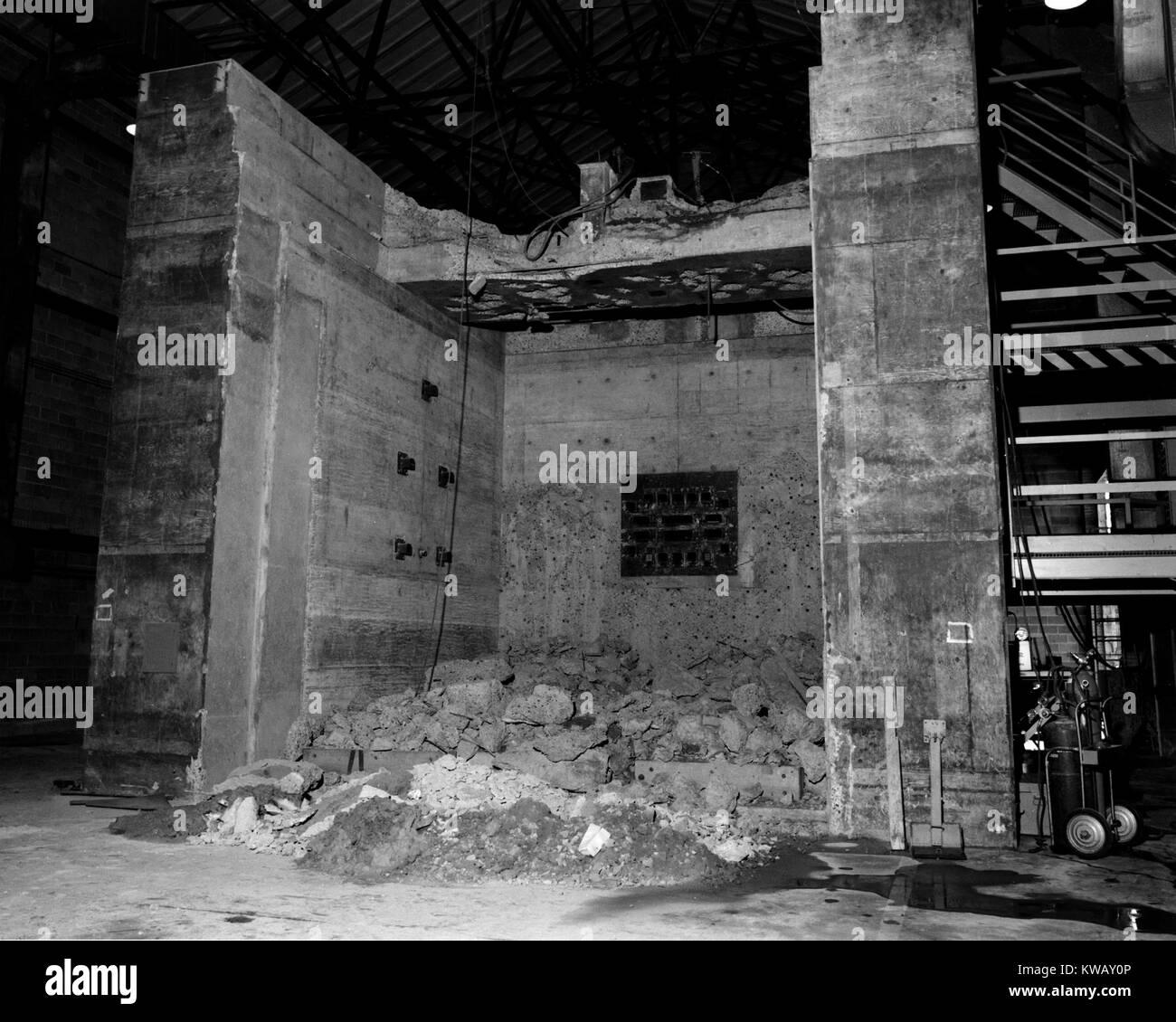 En forme de C, béton protection biologique du réacteur d'essai de Hanford, qui a été arrêté en mai 1972, l'image de courtoisie du département américain de l'énergie, 2014. Banque D'Images