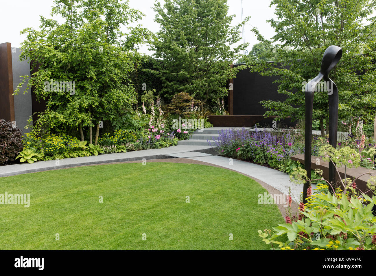 La Caserne de Chelsea Garden par Jo Thompson, RHS Chelsea Flower Show 2016, Chelsea, Londres, Royaume-Uni - Mai 2016 Banque D'Images