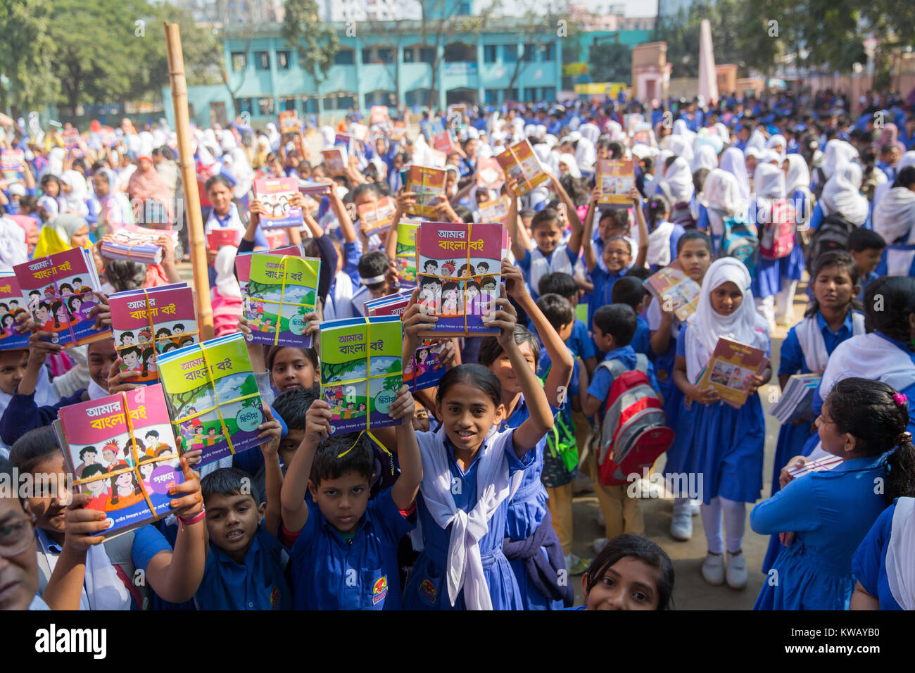 Dhaka, Bangladesh. 06Th Jan, 2018. Distribution de manuels festival. Credit : Tahir Hasan/Pacific Press/Alamy Live News Banque D'Images