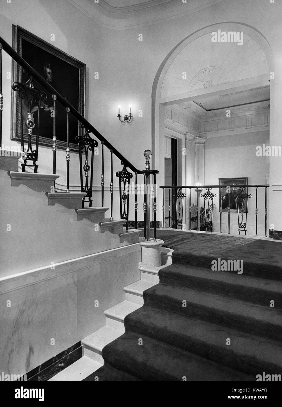 Grand escalier à la Maison Blanche, Washington, D.C, le 24 avril 1952. Banque D'Images