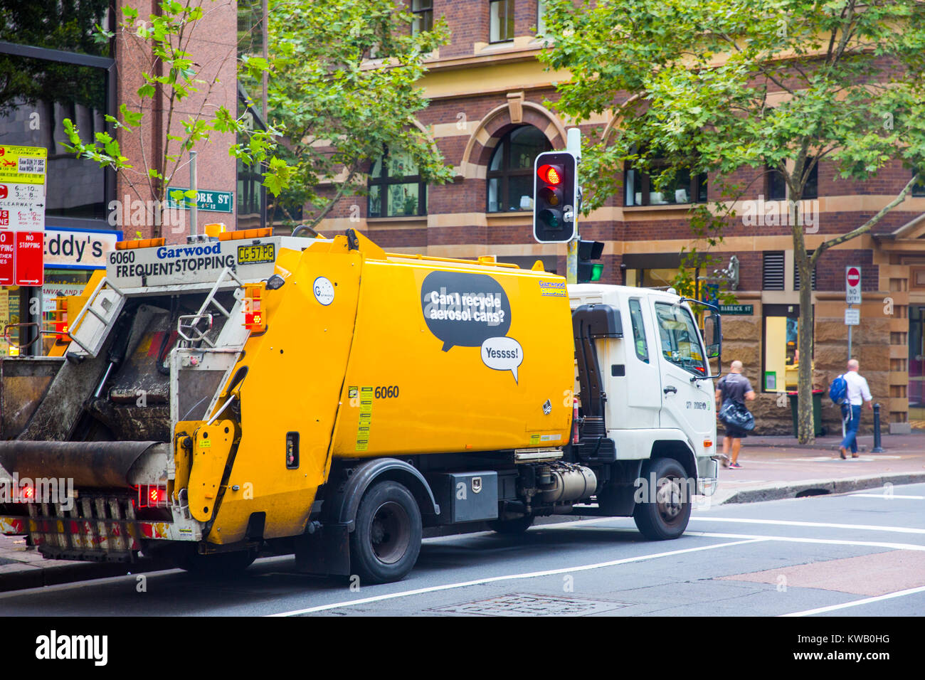 Camion Poubelle déchets conseil Sydney ramasser des déchets des poubelles de la ville centre, Australie Banque D'Images
