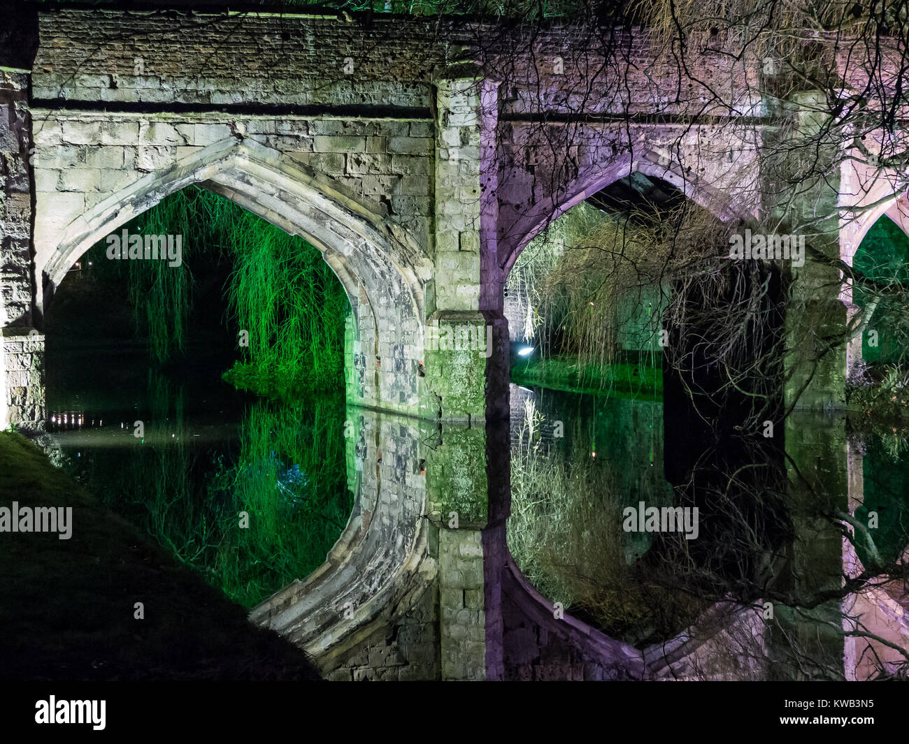 Eltham Palace moat bridge reflection Banque D'Images