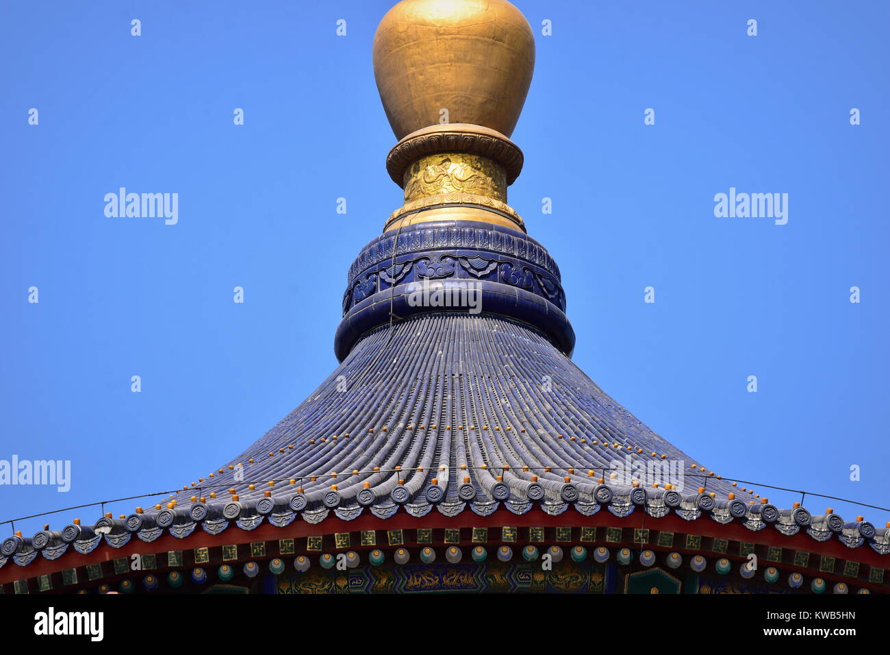 Temple du Ciel Petit toit d'or close up sous ciel bleu, Beijing Chine Banque D'Images