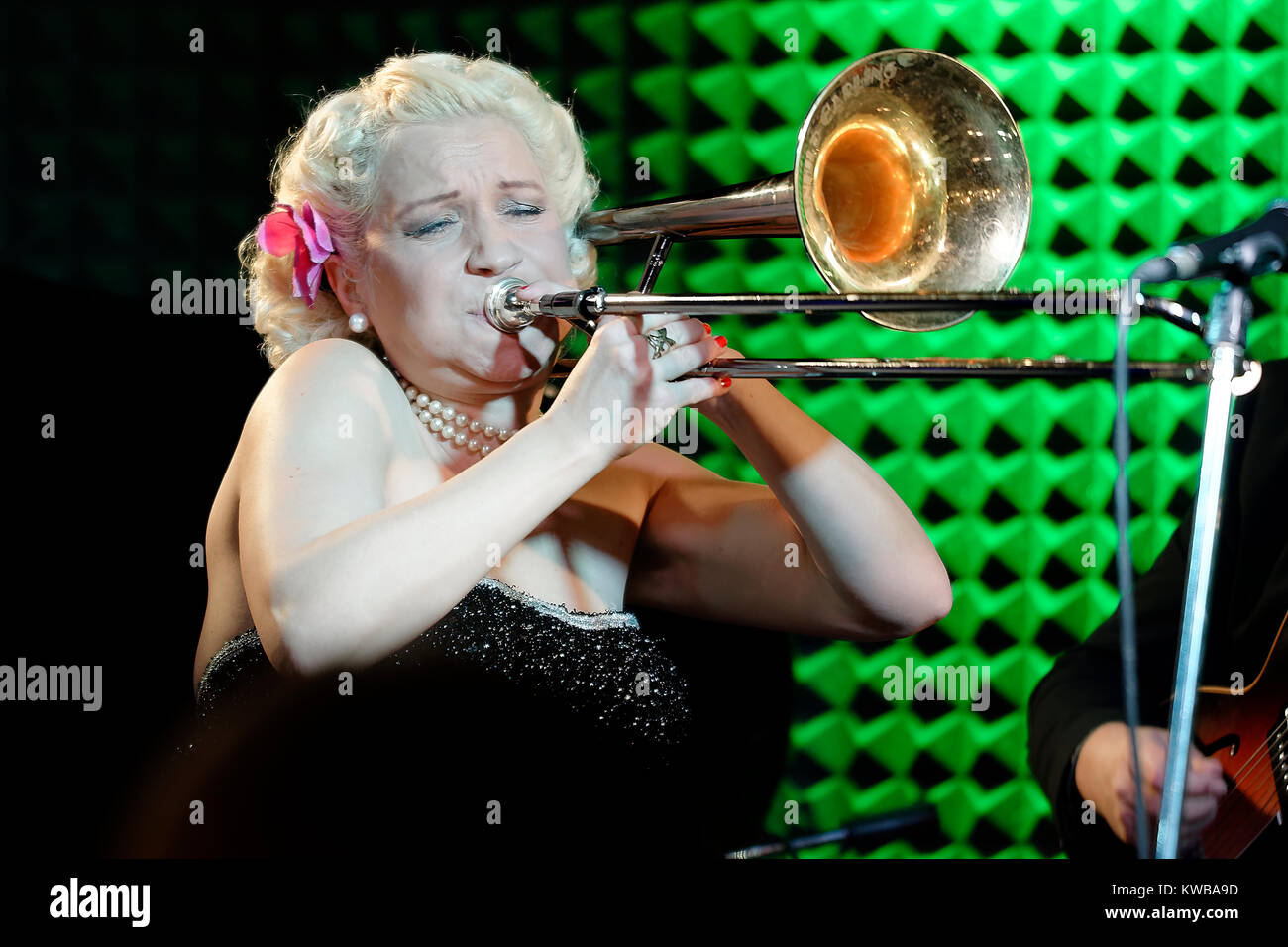 Salerno, Italie - 14/02/2017 : Gunhild carling célèbre musicien multi-instrumentiste et chanteur d'origine suédoise Banque D'Images