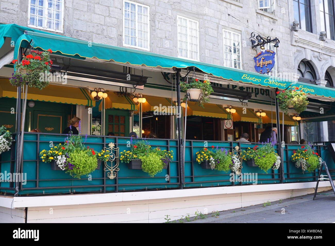 Entrée fleurie charmant Bistro de Cabaret Le Fripon, un restaurant au coeur du Vieux Montréal, Canada, Quecbec Banque D'Images