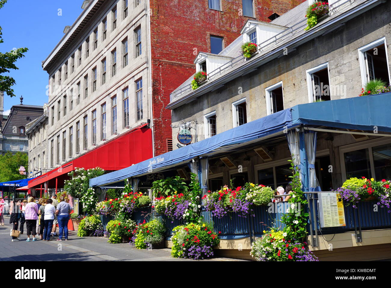 Jardin Nelson, un restaurant avec une terrasse fleurie situé dans un bâtiment historique en plein cœur du Vieux Montréal, Québec, Canada Banque D'Images