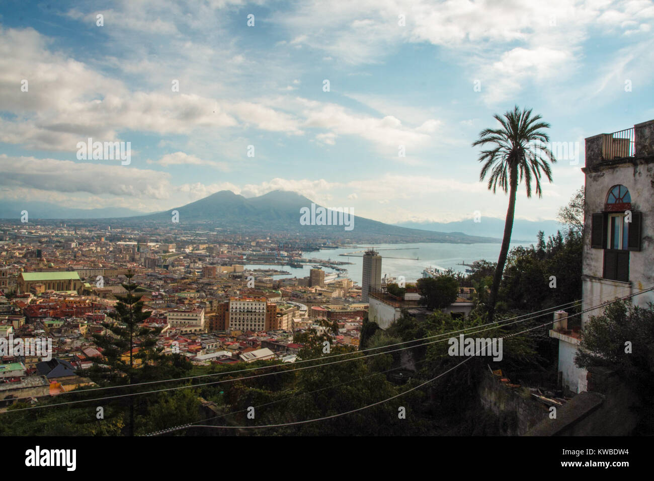 Vue de la ville de Naples à partir de l'ancien escalier de la ville de Naples appelé Pedamantina, Unesco world heritage. Banque D'Images