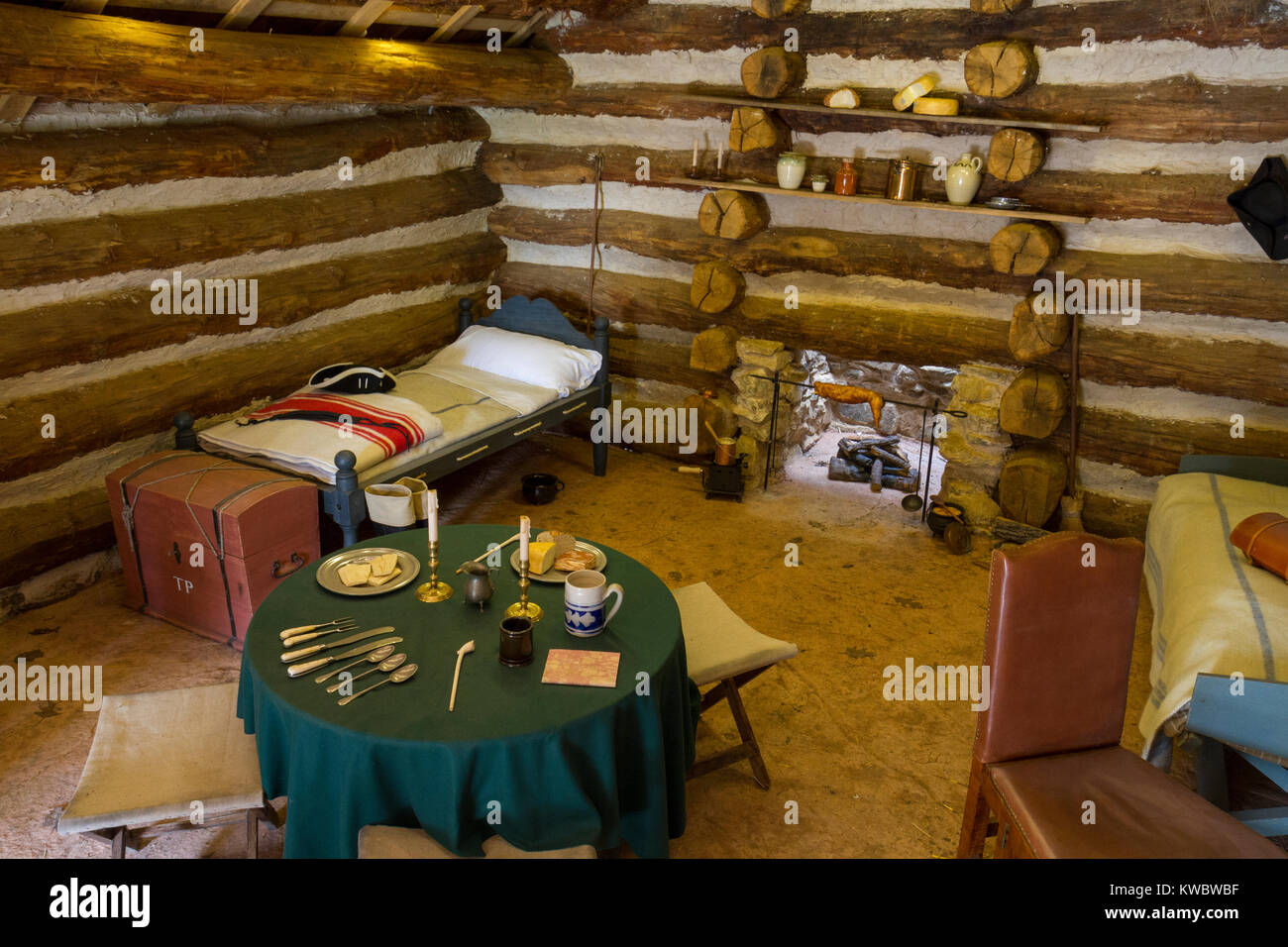 Réplique à l'intérieur des huttes, partie d'une reconstitution d'un camp à Valley Forge National Historical Park (parc national), Valley Forge en Pennsylvanie, USA. Banque D'Images