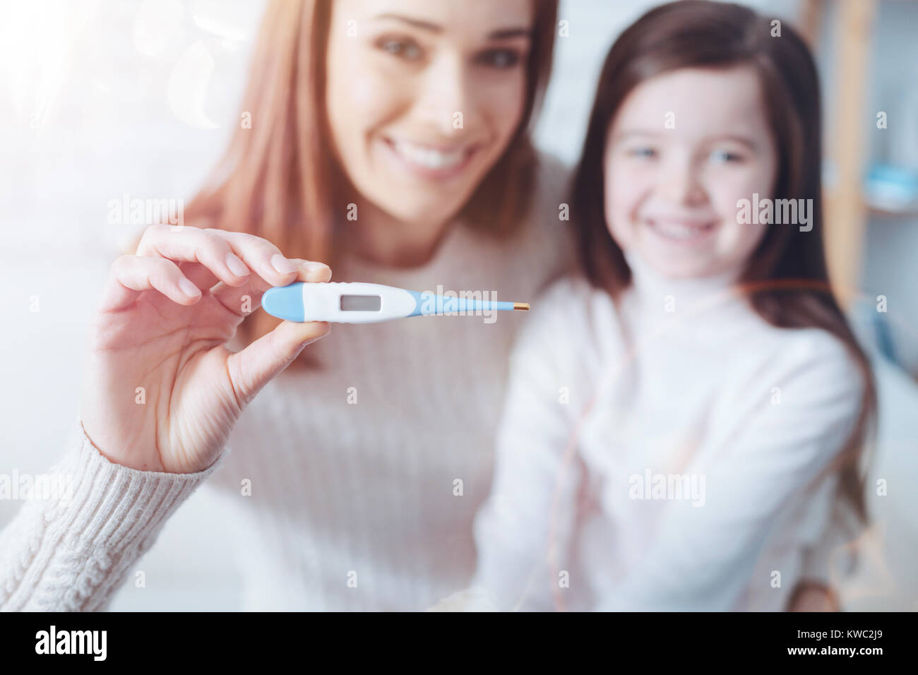 L'accent sur la photo que thermomètre montrant bon résultat Banque D'Images