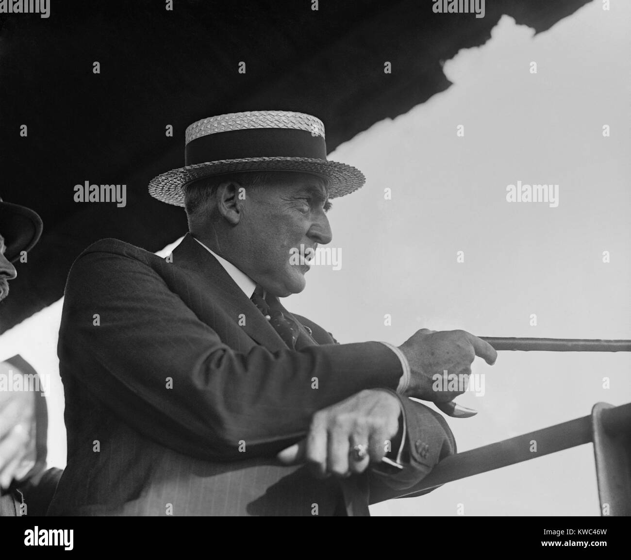 Le président Warren Harding à bataille de Gettysburg, le 1 juillet 1922. Il a observé 5 500 Marines américains reenact Pickett's Charge dans le haut de Ziegler's Grove Tour d'observation sur la crête de cimetière. (BSLOC   2015 15 11) Banque D'Images