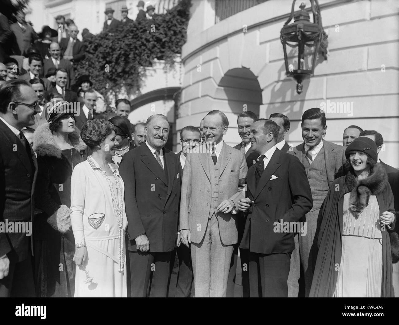Visites de la Maison blanche d'Hollywood, octobre 1924. Le groupe Central, L-R : La Première Dame Grace Coolidge, John Drew Jr., le Président Calvin Coolidge, et Al Jolson. (BSLOC   2015 15 146) Banque D'Images