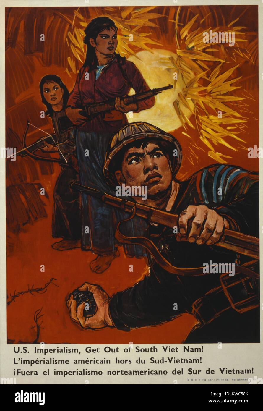 La Chine communiste Poster lit que "l'impérialisme américain, sortir du Sud Viet Nam !' Ca. 1970. Affiche représente les hommes et les femmes de soldats du Nord Vietnam dans des poses héroïques dans une jungle. (BSLOC   2015 14 136) Banque D'Images