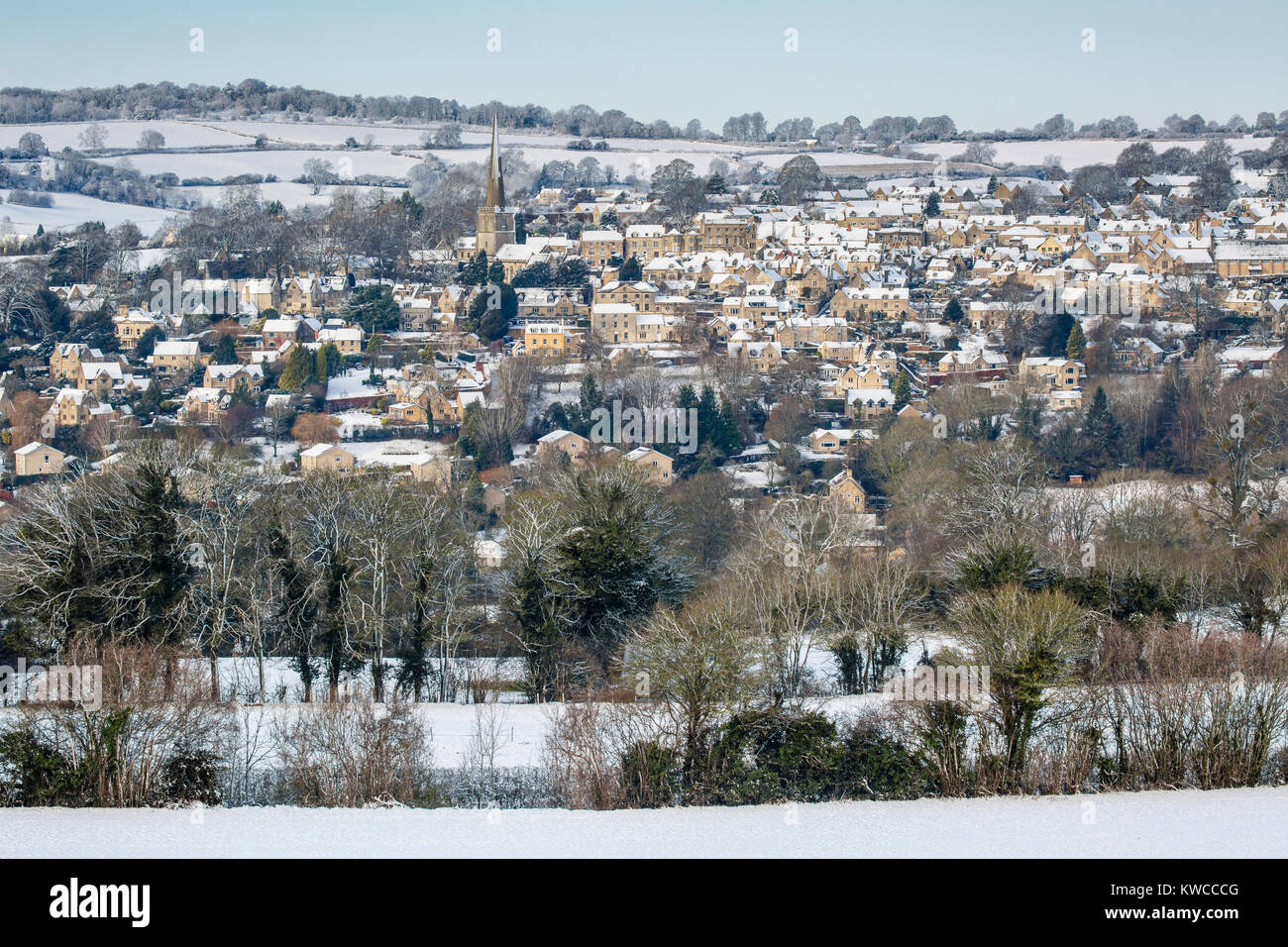 Le pittoresque village de Painswick dans les Cotswolds après une chute de neige, Gloucestershire, Royaume-Uni Banque D'Images