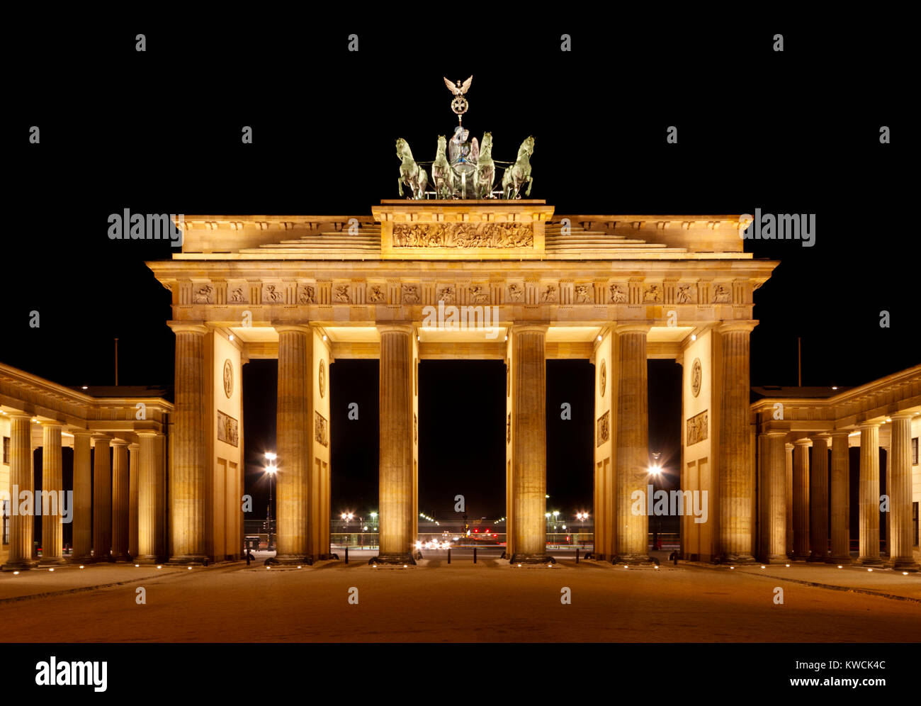 La porte de Brandebourg sans que les gens la nuit. Banque D'Images