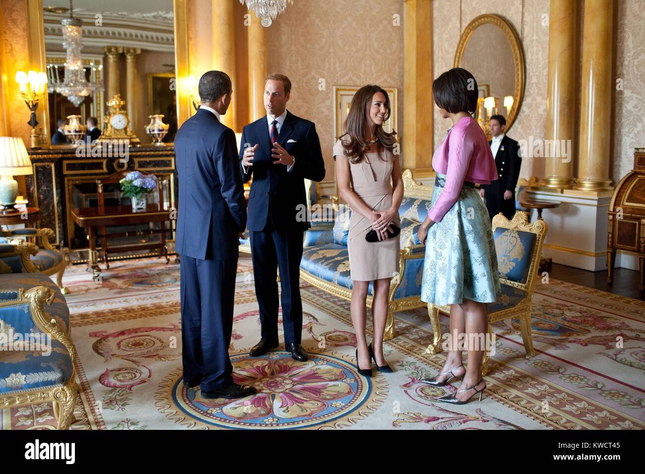 Le président Barack Obama et Première Dame Michelle Obama avec le duc et la duchesse de Cambridge. Dans la chambre 1844 au Palais de Buckingham à Londres, Angleterre, le 24 mai 2011. (BSLOC 2015 3 224) Banque D'Images