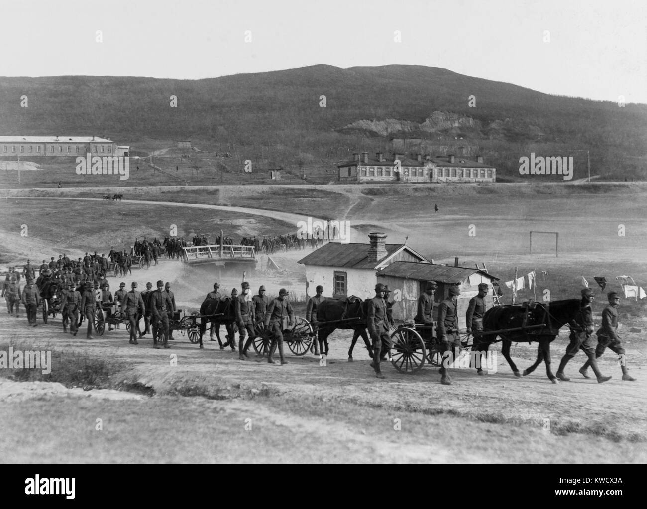 Nous joindre compagnie de mitrailleurs près de Vladivostok, en Sibérie, le 9 novembre 1918. L'intervention russe d'étude de huit mille hommes protégés les biens et les intérêts des Alliés en Sibérie pendant la Révolution russe et la guerre civile (BSLOC 2017 2 13) Banque D'Images