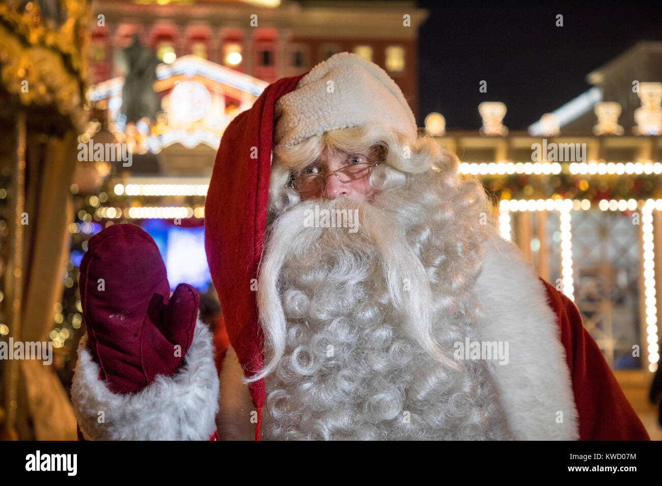 Le Père Noël de la Laponie au festival "Voyage à Noël" sur la place de Tverskaya en Moscou, Russie Banque D'Images