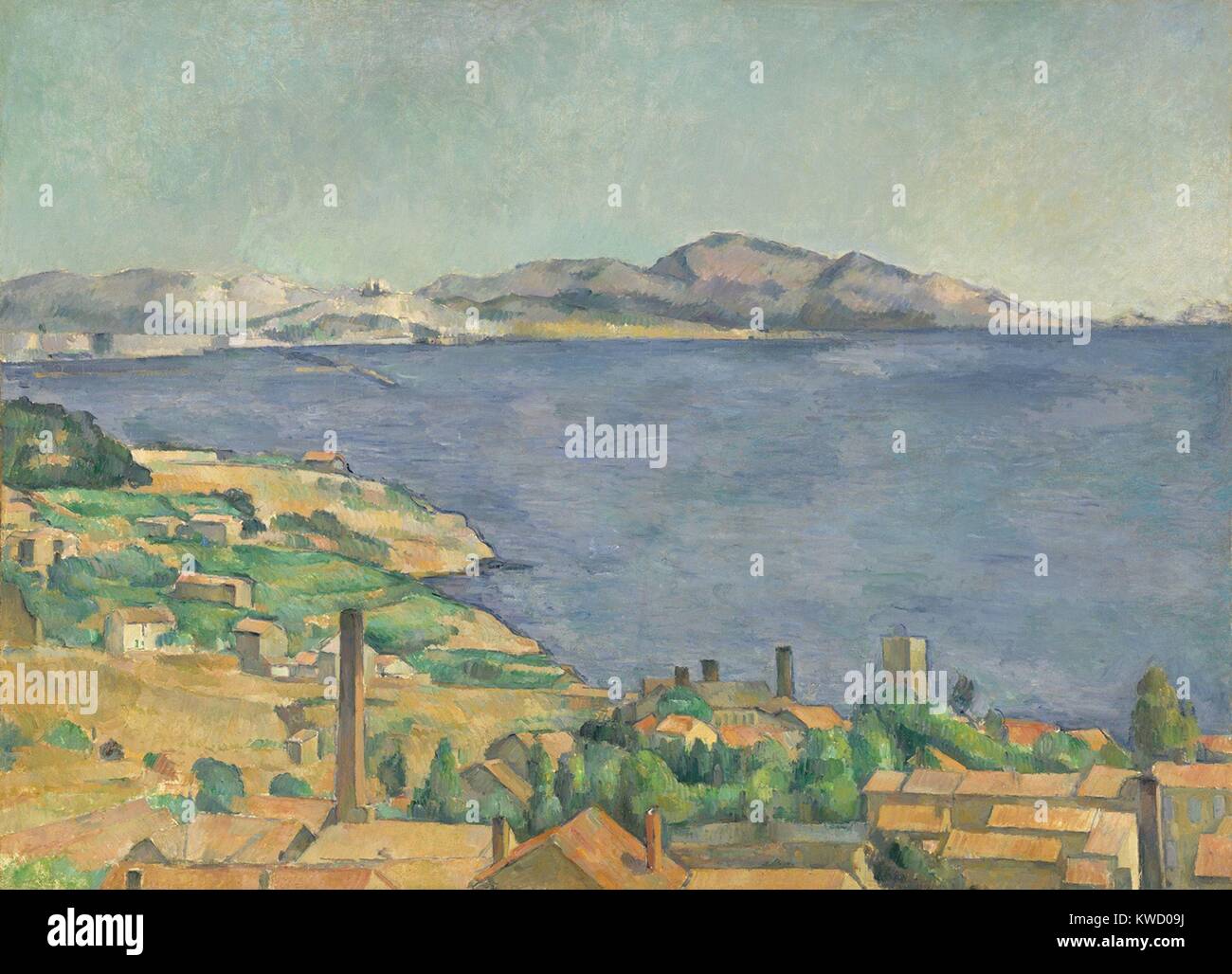 Golfe de Marseille vu de LEstaque, par Paul Cezanne, 1885, peinture postimpressionniste. Les toits rouges du village de pêcheurs de l'Estaque contraste avec le bleu de la mer. Sur une colline, à distance sont les tours de Notre-Dame-de-la-Garde dans la ville de Ma (BSLOC 2017 5 6) Banque D'Images