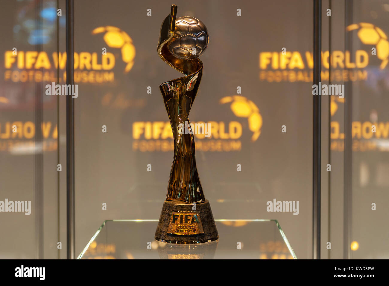 L'un des trophées dans le musée officiel de la FIFA à Zurich, Suisse Banque D'Images