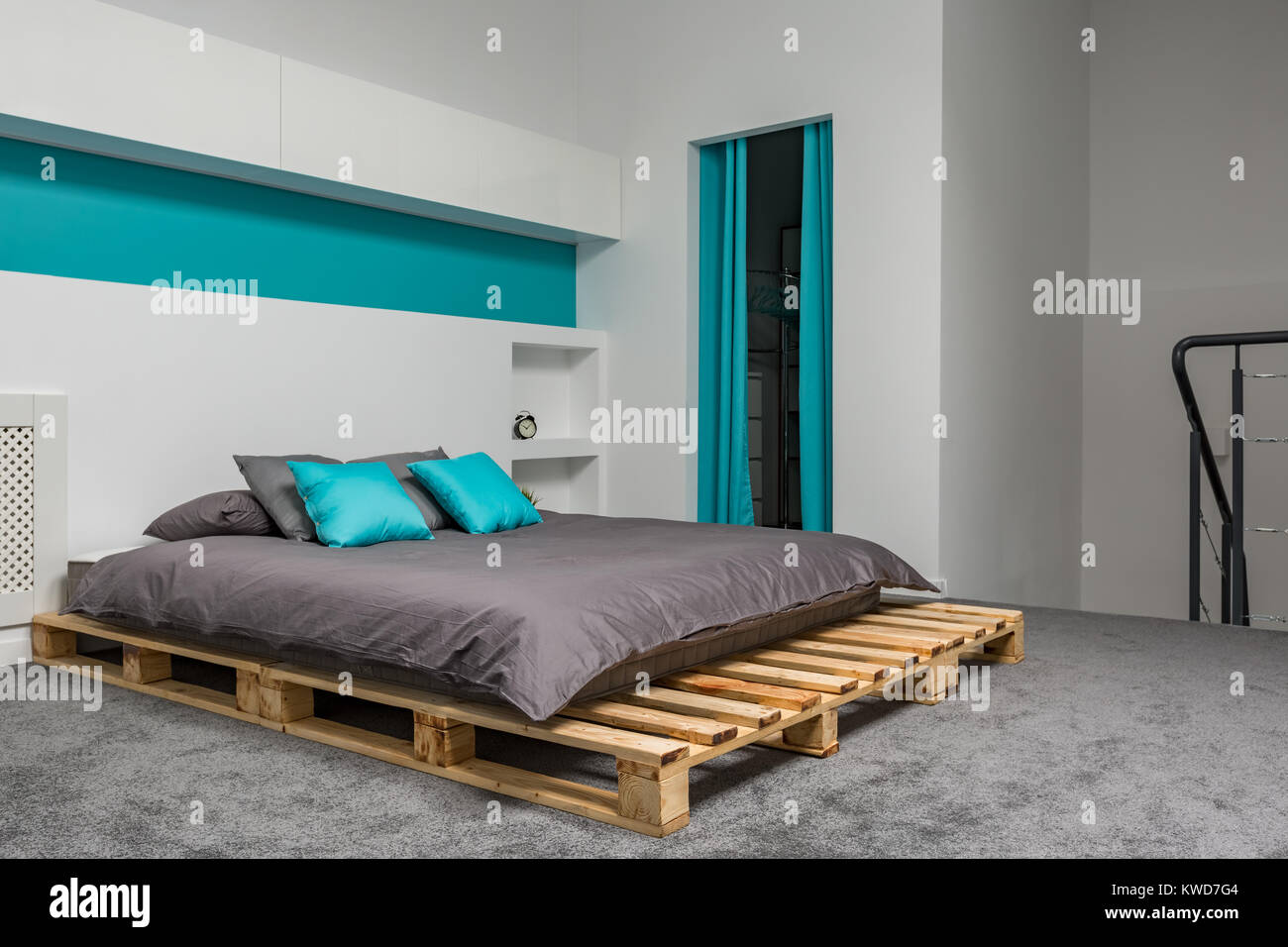 Pallet bed Banque de photographies et d'images à haute résolution - Alamy