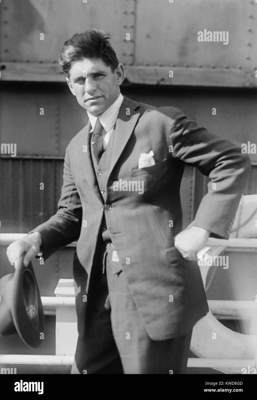 Boxeur argentin Luis Angel Firpo a remporté 15 combats consécutifs de 1920 à août 1923. Parmi ceux qu'il a été défait, Jess Willard Bill Brennan, et Gunboat Smith. Ca. 1920-14. (BSLOC   2015 17 71) Banque D'Images