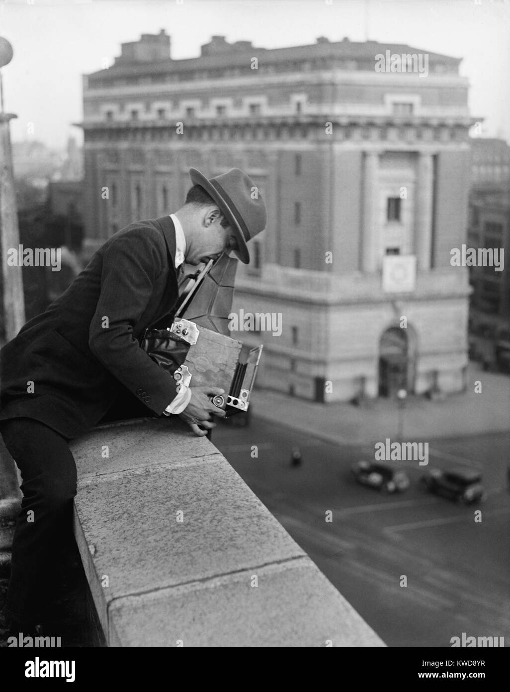 Washington, D.C. photographe de prendre une photo depuis le toit d'un bâtiment), ch. (BSLOC 1915-20 2016 8 158) Banque D'Images