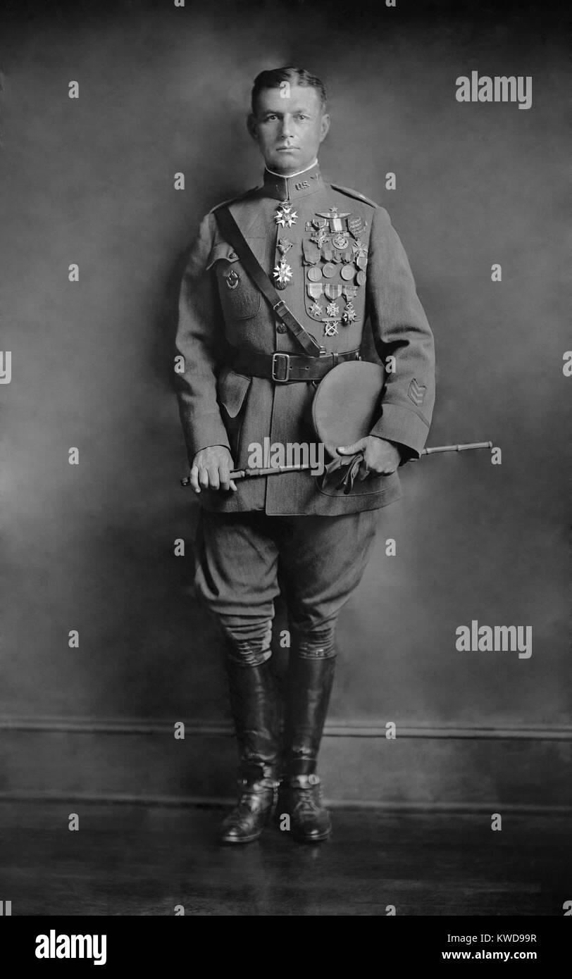 Le brig. Le Général Billy Mitchell, c. 1915. À la fin de la Première Guerre mondiale, il commande toutes les unités de combat de l'air américaine en France (BSLOC   2016 10 108) Banque D'Images