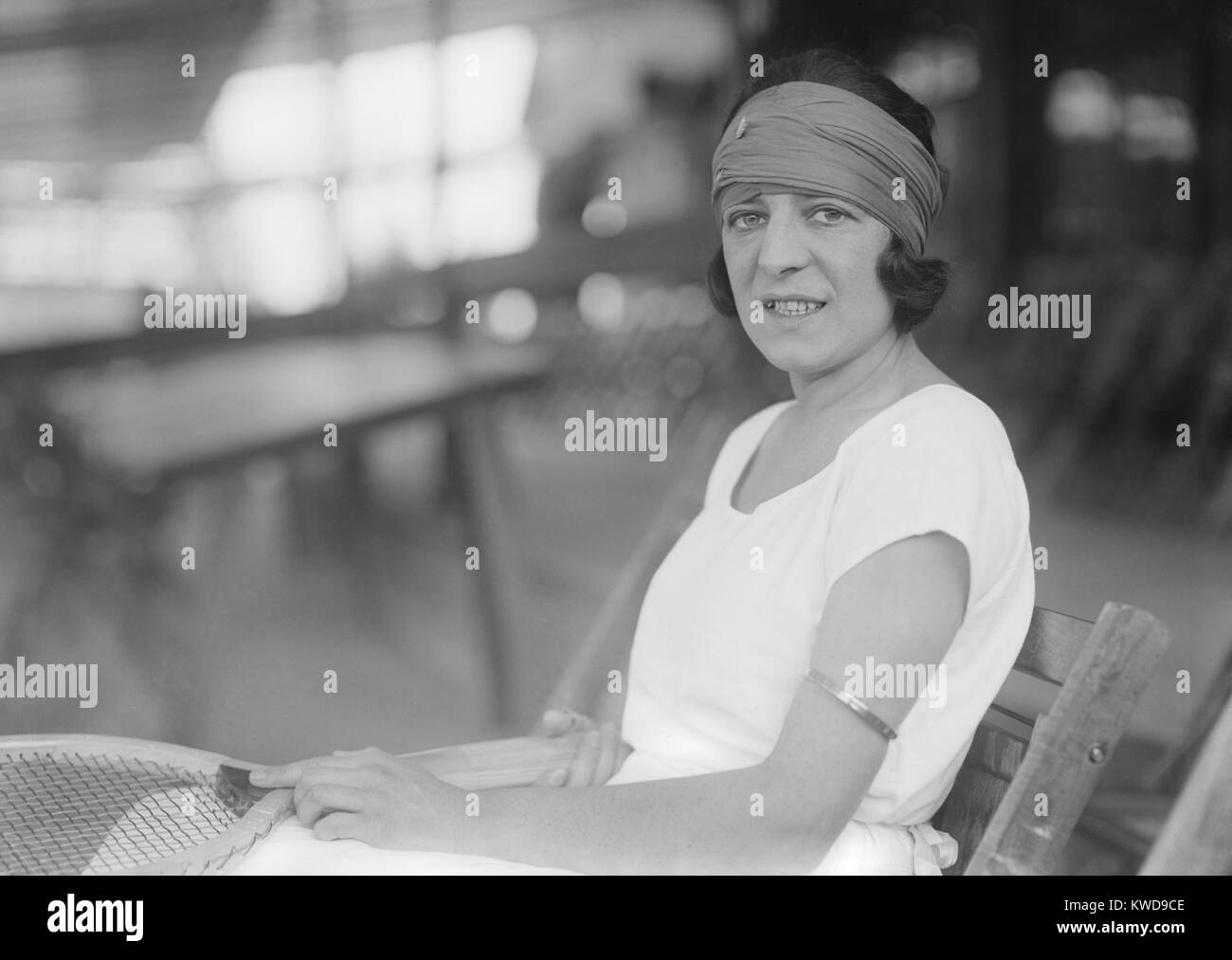 Susanne Lenglen, championne de tennis française à Forest Hills, New York. Elle remporte le championnat des célibataires américains en 1921. (BSLOC___2015 17 100) Banque D'Images