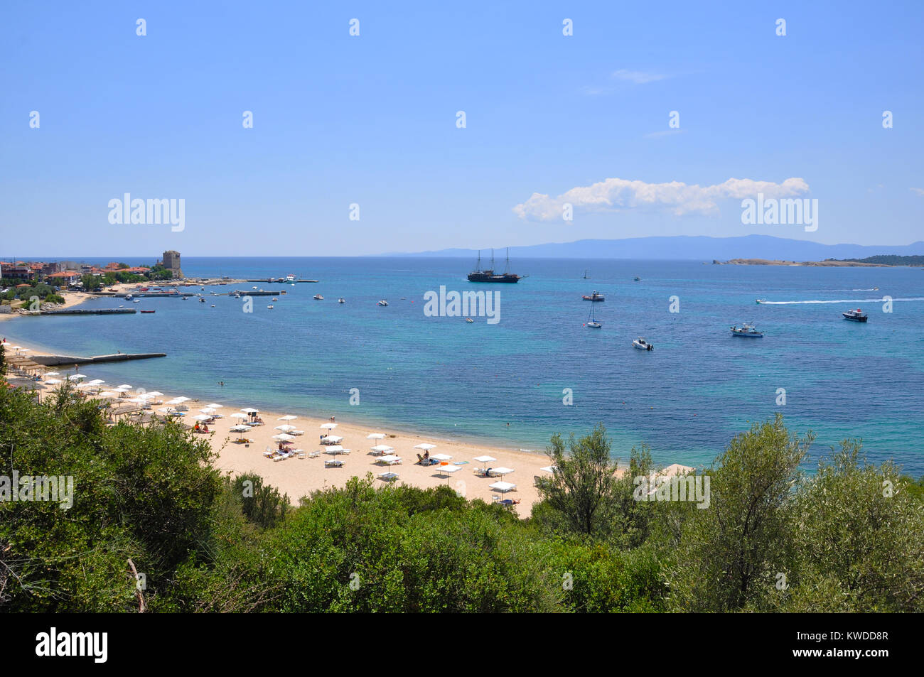 Plage d'Ouranoupoli, en Chalcidique village de Grèce Banque D'Images