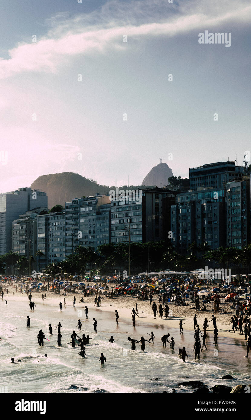 La plage de Copacabana à Rio de Janeiro, Brésil Banque D'Images