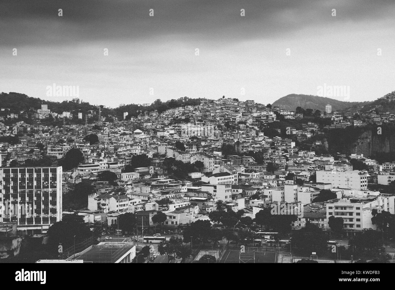 Le noir et blanc favela de Rio de Janeiro, Brésil Banque D'Images