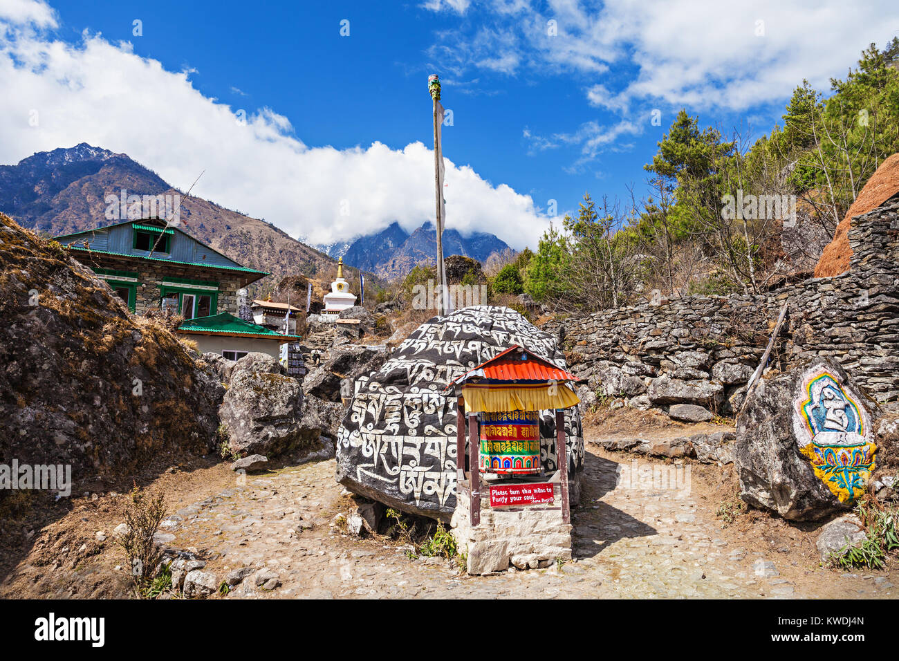 Om mani padme hum, pierres, trek Everest Himalaya, Népal Banque D'Images Om mani padme hum, pierres, trek Everest Himalaya, Népal Banque D'Images