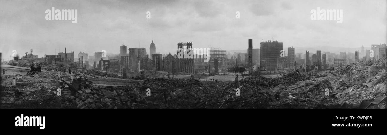 Vue panoramique à partir de Nob Hill de San Francisco en ruines après le 18 avril, 1906 tremblement de terre et incendie (BSLOC   2017 17 21) Banque D'Images