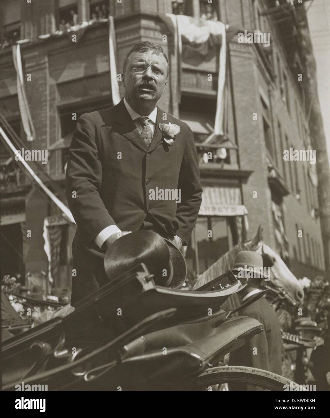 Le président Theodore Roosevelt un discours à partir d'un chariot, Willimantic, CT., 23 août 1902. Il était au début de sa tournée de conférences 600 milles à travers la Nouvelle Angleterre, avant les élections de mi-mandat (BSLOC 2017 6 57) Banque D'Images