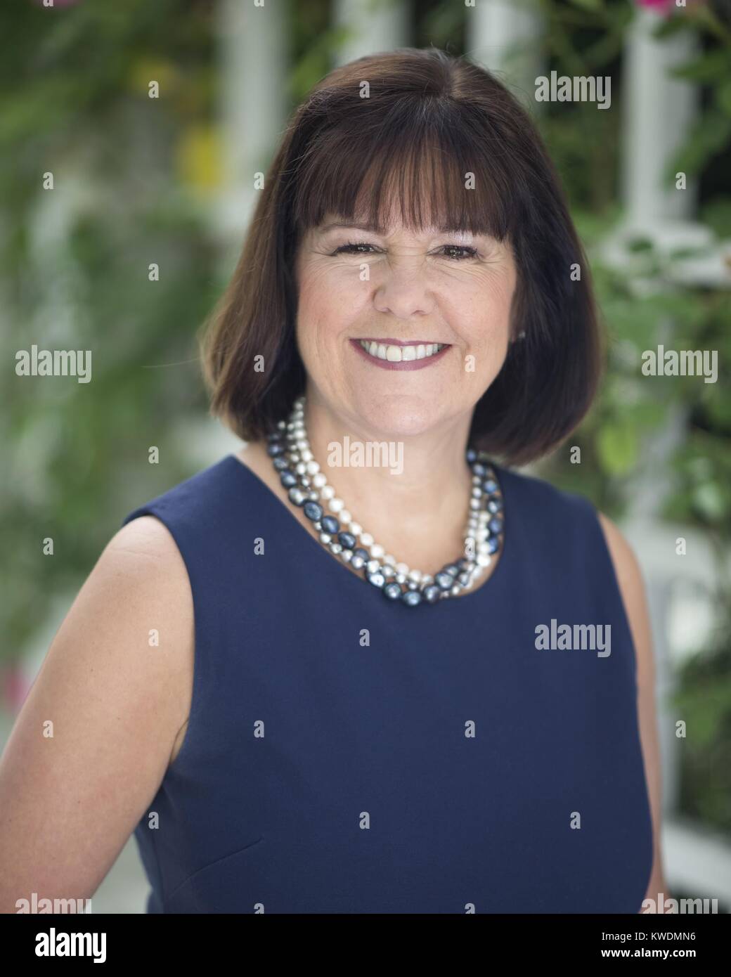 Photo officielle de deuxième Dame Karen Pence, par photographe de la Maison Blanche, Allaina Parton, 16 mai 2017. Karen Pence a été institutrice pendant 25 ans avant de devenir la première dame de l'Indiana en 2013. Mme Penny s'engage à informer le public sur les professions de la santé mentale de l'art-thérapie (BSLOC   2017 18 160) Banque D'Images
