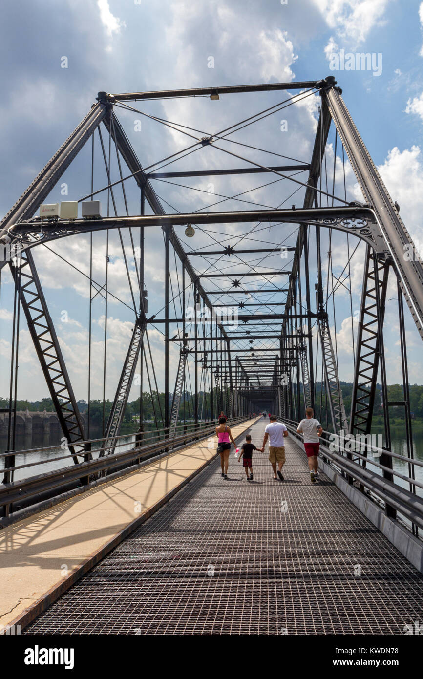 La passerelle, (également appelée la Walnut Street Bridge), sur la rivière Susquehanna, Harrisburg, Pennsylvania, United States. Banque D'Images