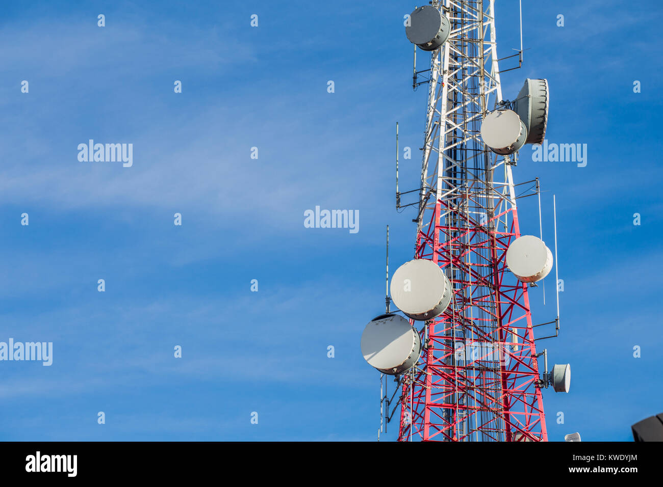 Le panneau Hollywood avec vue sur Los Angeles. Le signe iconique a été créé en 1923. Banque D'Images
