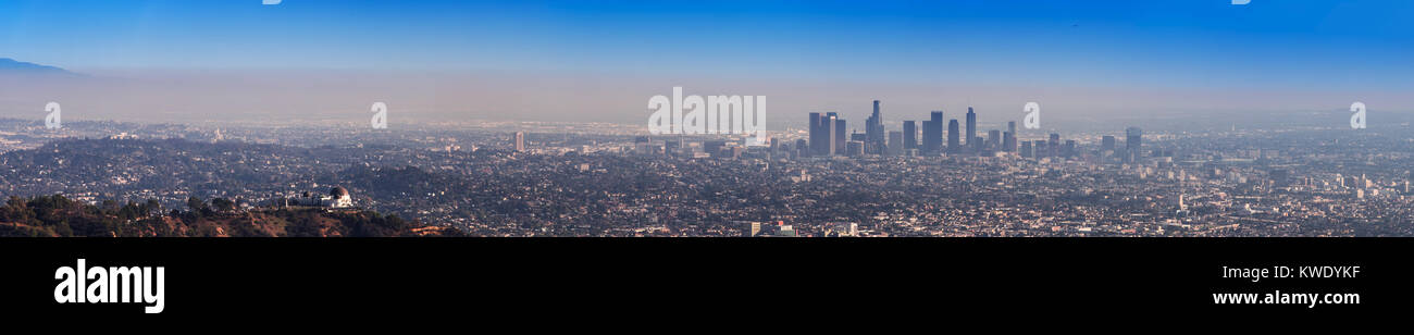 Los Angeles est une ville du sud de la Californie et le centre de l'industrie du film et de la télévision. Près de son célèbre panneau Hollywood. Banque D'Images