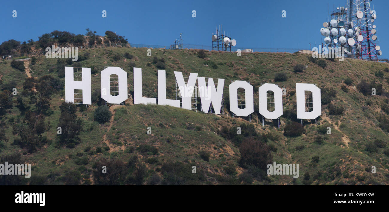 Le panneau Hollywood avec vue sur Los Angeles. Le signe iconique a été créé en 1923. Banque D'Images